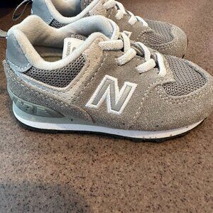 Kids New Balance 574 Sneakers size 5